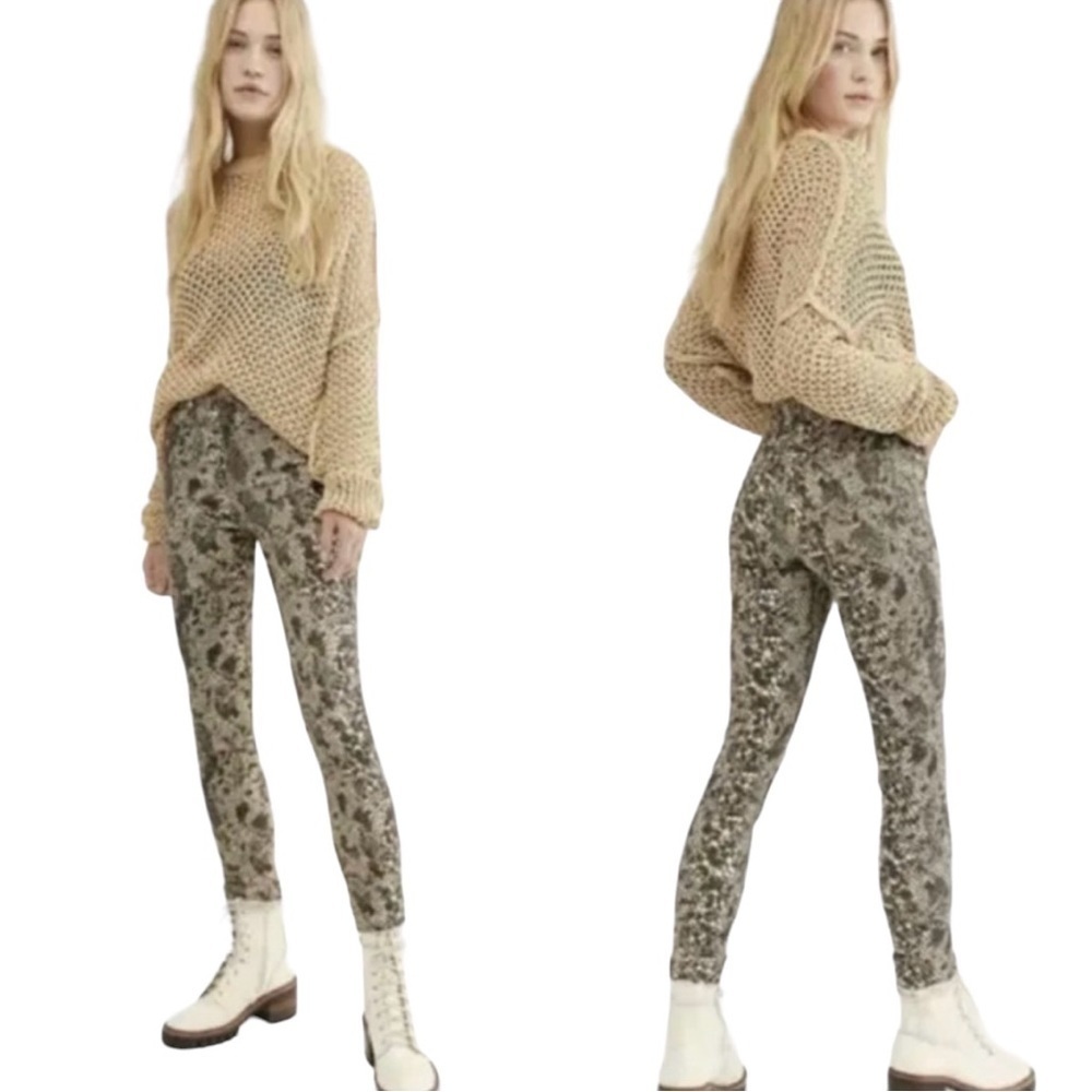 We The Free Faux Snakeskin Print Raw Hem Ankle High Rise Jeggings Sz.31 NWT - Picture 4 of 16